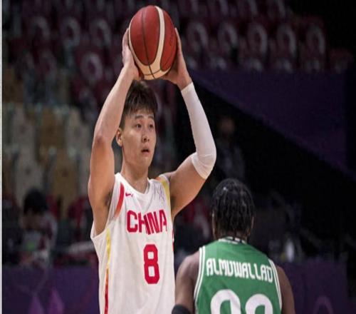 CBA又出一頂級(jí)后衛(wèi)！14中10狂砍34+6，球迷：這哪像個(gè)新秀球員啊