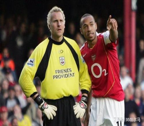 30歲登陸英超的門將，撲歐文點球，補(bǔ)時送助攻，兩次錯過曼聯(lián)邀請