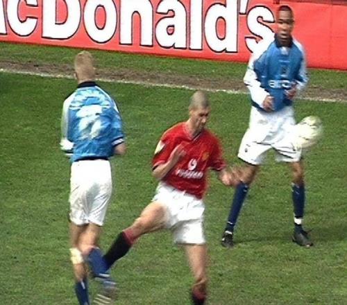 不友好，贏下德比后曼聯(lián)球迷高歌“哈蘭德，你爸還好嗎”