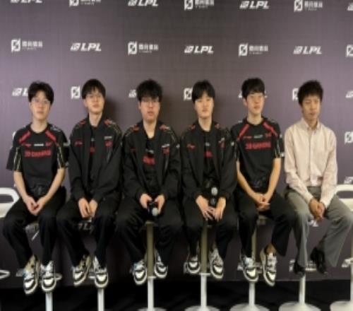 JDG賽后群訪Zhuo：和哥哥69沒什么互動一場普通的常規(guī)賽而已