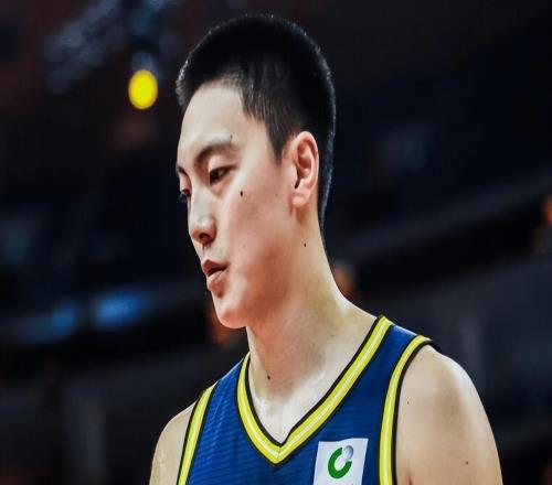 28分鐘僅得3分，表現(xiàn)拉胯再遭質(zhì)疑，球迷：杜鋒的打算，精著呢