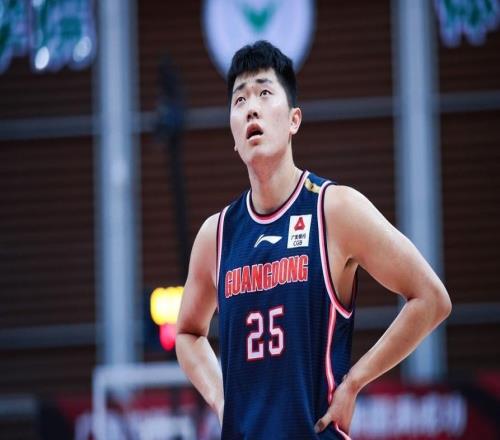 廣東男籃新賽季12人名單浮出水面，10人基本確定，3人爭2位置