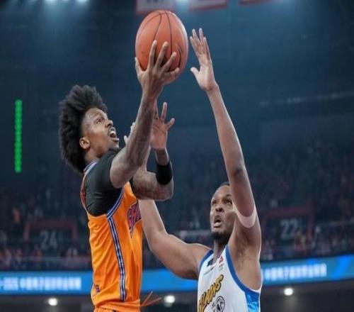 七連勝！上海大鯊魚(yú)用勝利慶祝俱樂(lè )部成立三十周年