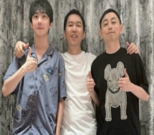 前職業(yè)選手Zzr分享和水晶哥、節(jié)奏合照：大家別怕，主角團(tuán)來了！