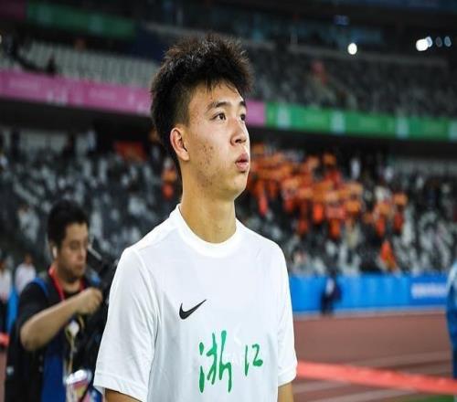 王鈺棟首個主力賽季表現(xiàn)：共12球5助攻，榮膺中超本土金靴