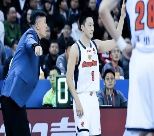 怎么回事廣東后場核心被質疑巔峰已過球迷扎心調侃是對手臥底