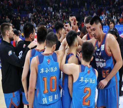 四川教練組集體罷工，黃秋實加盟西乙球隊，同曦簽約網(wǎng)紅球員曹芳