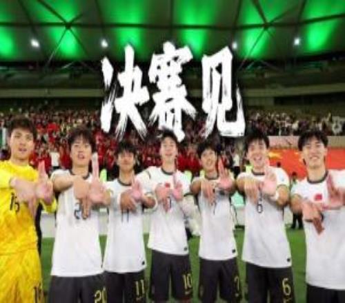 緣分吶！國(guó)足賽后合影擺出“以下犯上”手勢(shì)中場(chǎng)李鎮(zhèn)全還曾與Zmjjkk二人合影