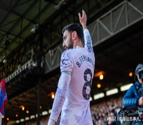 近4輪首勝！曼聯(lián)2球逆轉(zhuǎn)，B費2助創(chuàng)紀錄，4500萬鋒霸破門救主！