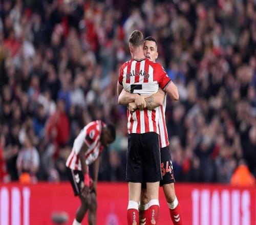 槍手無緣英超神跡！桑德蘭22絕平阿森納，阿爾特塔坐山觀虎斗