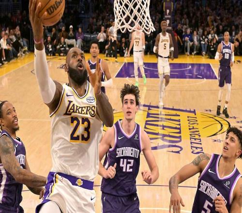 巔峰期仍然在，詹姆斯在湖人125101國王的比賽中創(chuàng)職業(yè)生涯新高