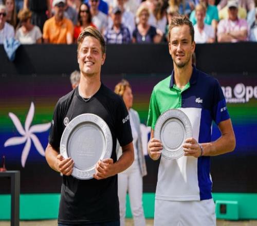 兩位2025新科巡回賽冠軍首輪落敗，重回巔峰或尚需時日