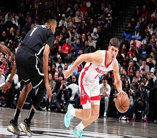 能力確實(shí)提升了不少，但火箭探花郎的短板依然是非常明顯的