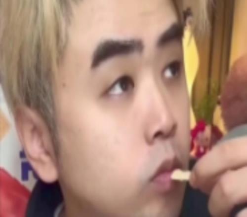 涵藝：現(xiàn)在市面上最好打野就是Tian朱開：jiejie更適合WBG