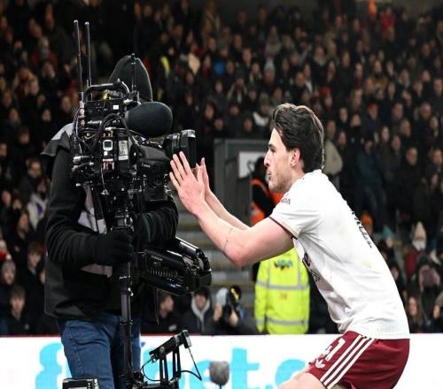 賴(lài)斯槍手生涯第二次梅開(kāi)二度，上一次是歐冠對皇馬任意球雙響