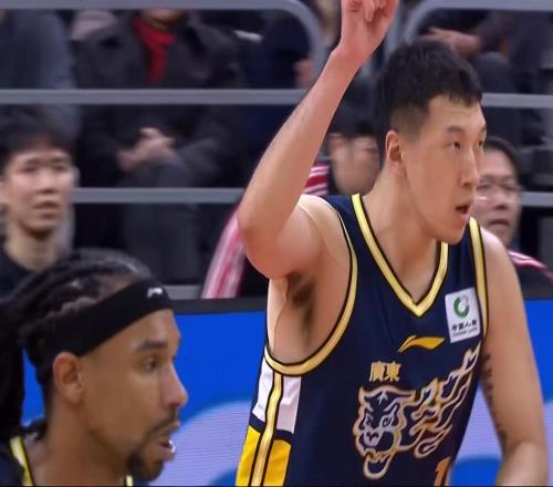 身高2米13+臂展2米39！廣東最適合的大外援曝光，或被朱芳雨搶下