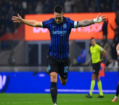 20！勞塔羅閃擊+追平3大傳奇，新援14場(chǎng)造8球，國(guó)米登上意甲榜首