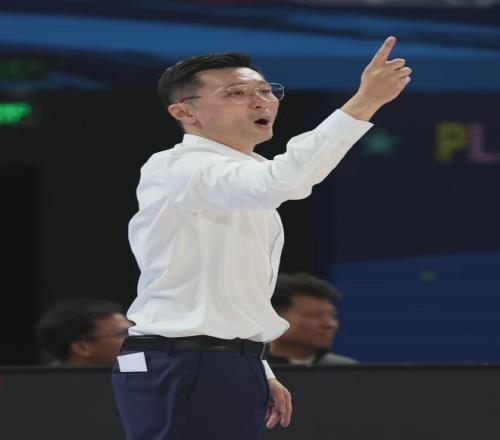 開(kāi)季僅取得3勝6負，媒體人：劉煒已卸任新疆主帥