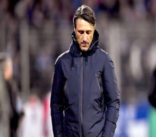 記者：多特蒙德主教練科瓦奇已進(jìn)入曼聯(lián)的主帥候選名單天空體育：對陣瓜帥的曼城，B費(fèi)創(chuàng)造1紀(jì)錄