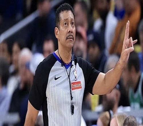 名哨腿筋拉傷無限期休戰(zhàn)！昨日坐輪椅離場有望常規(guī)賽結(jié)束前回歸