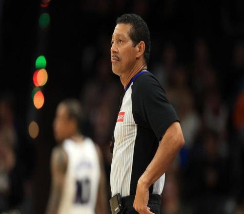 裁判受傷，NBA資深裁判比爾肯尼迪比賽后腿筋受傷，無限期休戰(zhàn)