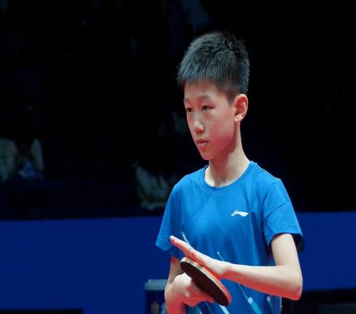 連奪三冠！國乒10歲削球天才新星崛起：偶像是馬龍，霸氣握拳慶祝