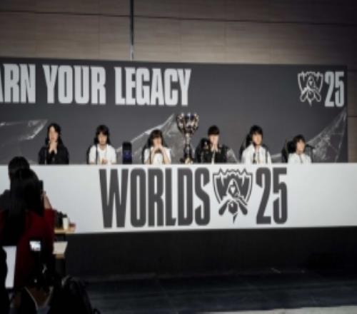 Faker：對(duì)冠軍皮膚的選擇還沒有定論應(yīng)該先粉絲投票再去考慮選擇