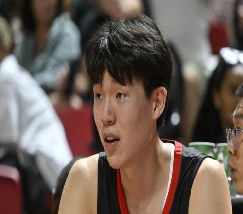 楊瀚森談被丹尼爾斯隔扣我在站位上還有待提高今天也是全新體驗