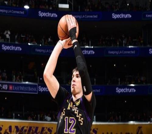 拉拉維亞談角色定位：關(guān)鍵就是始終自信地打球