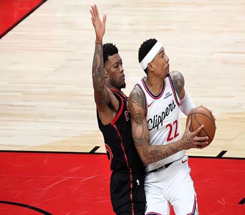 不用的時候快船側(cè)翼新星一分鐘都不讓上，用的時候一分鐘都不讓下