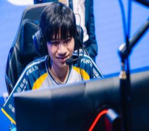 爆料人：18歲CFO中單選手HongQ拒絕了來LPL賽區(qū)的請求