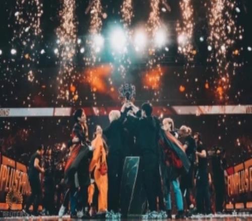 明年就退了鳳出東方，凰鳴四海！六年前的今天FPX奪得S9冠軍