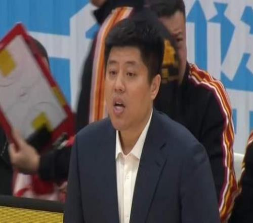 終止3連?。∩綎|總算贏了，邱彪暫時(shí)度過(guò)下課危機(jī)，高詩(shī)巖仍拉胯