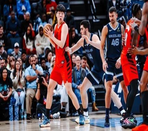 楊瀚森：NBA生涯首次首發(fā)打得不咋的，向埃迪學(xué)習中鋒怎么生存