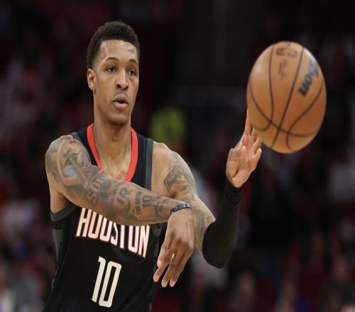 亞當斯長期缺戰(zhàn)，火箭不簽中鋒反追后衛(wèi)斯通不慌：3中鋒夠用了