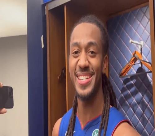 5年輾轉(zhuǎn)4所大學(xué)，如今拿8萬年薪，場均砍20+4+7，成第二個(gè)林書豪