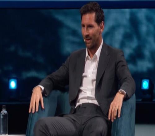 梅西：足球?qū)用嫖以诎屠璨⒉婚_心，球迷：世界杯奪冠彌補所有委屈