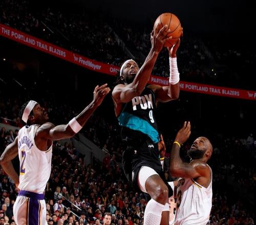 防到詹皇16中6！開(kāi)拓者31歲3D王牌復(fù)蘇：轟22+3，湖人曾眼饞他