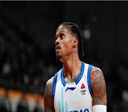 青島對陣上海，劉維偉做出明智之舉，超級外援在比賽中證明了自己