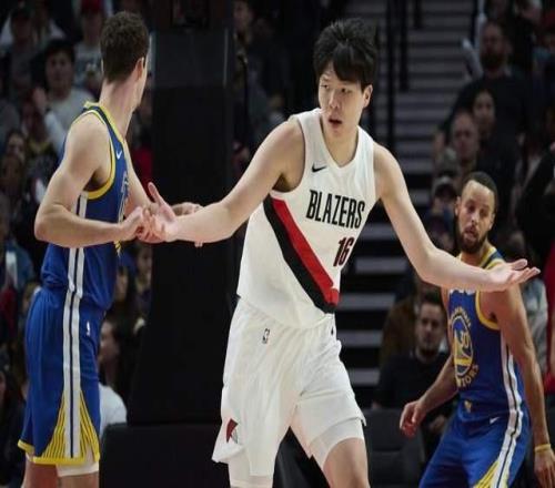 開拓者12點(diǎn)VS勇士，楊瀚森PK庫(kù)里，阿夫迪亞傷缺，斯普利特或變陣