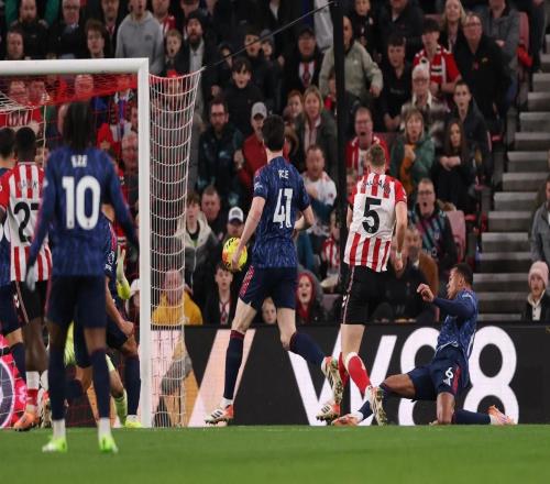 對陣桑德蘭丟球，阿森納連續(xù)零封紀錄定格在812分鐘