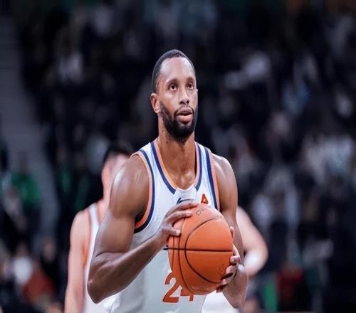 盧偉是重感情的，早早撤下沃夫頓等主力，否則，遼寧男籃輸的更多