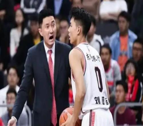 好久不見！廣東舊將現(xiàn)身業(yè)余比賽曾是杜鋒愛徒因傷遺憾退役