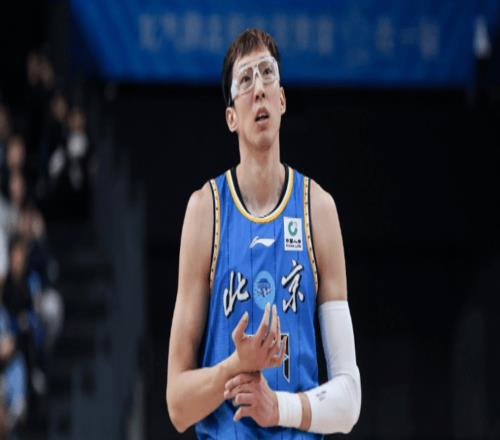 許利民：周琦眼睛初步檢查不像去年那么嚴(yán)重今晚肯定不打