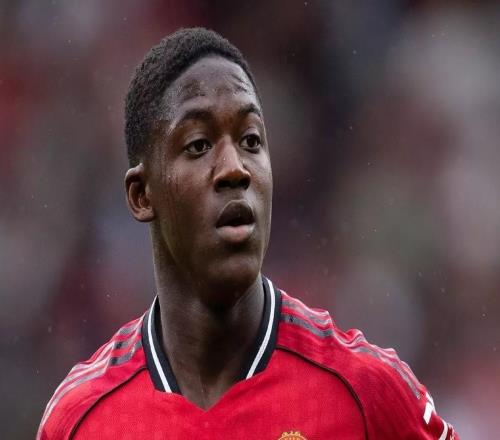 梅努本賽季英超首次獲得首發(fā)機(jī)會(huì)，此前12次替補(bǔ)登場