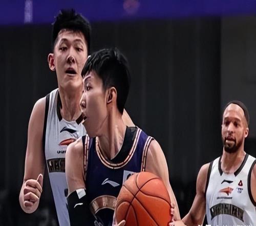 遼籃真是送溫暖啊，讓張慶鵬暫時擺脫困境，更讓北控球員找回自信