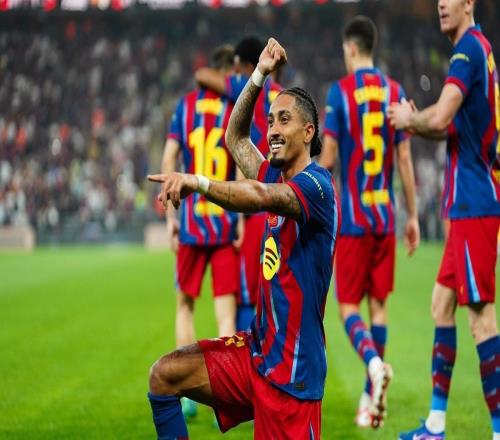 單屆西超杯打入4球，拉菲尼亞成歷史第二人