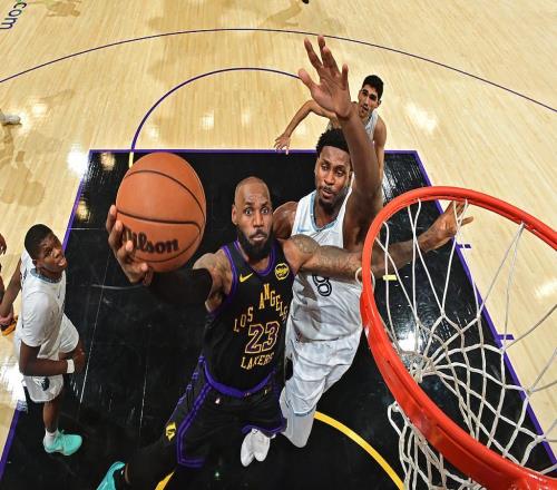 18中12轟31+9+6！41歲的詹姆斯仍強到離譜，湖人還想逼他退役嗎