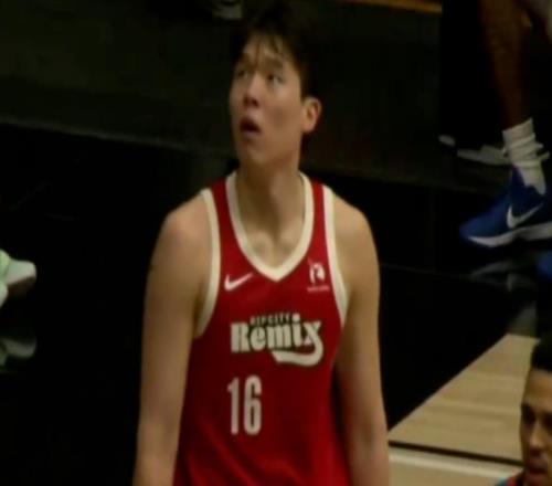 背靠背轟下22分7籃板！楊瀚森創(chuàng)生涯得分新高，率隊大勝