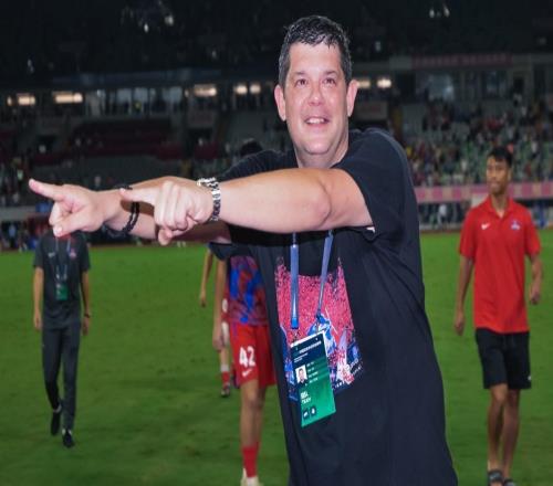 前國足主帥李霄鵬下課！球隊寧可讓降級隊前主帥帶隊，也不要他